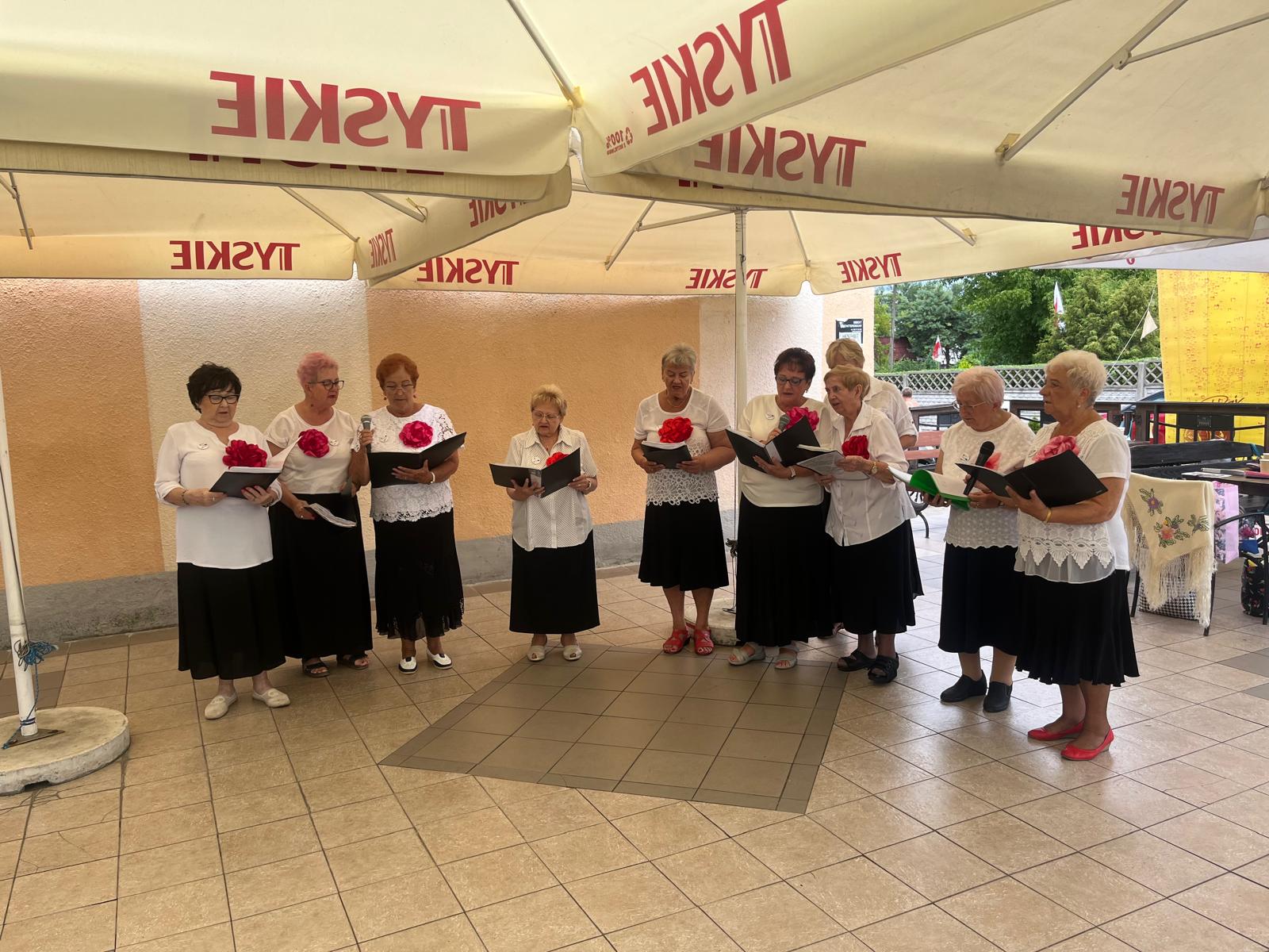Działkowcy bawili się przy śpiewie chóru Działkowcy bawili się przy śpiewie chóru