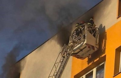 Pomoc dla lokatorów bloku po wybuchu gazu w Miech