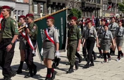 Zbiórka na sztandar dla harcerzy 
