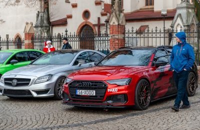 Orszak Świętego Mikołaja w super samochodach