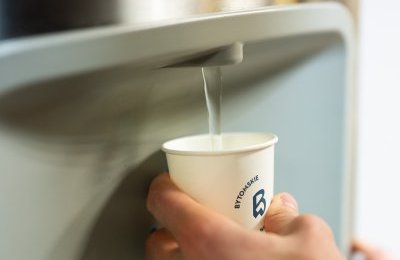Dystrybutory wody już działają w 11 szkołach p