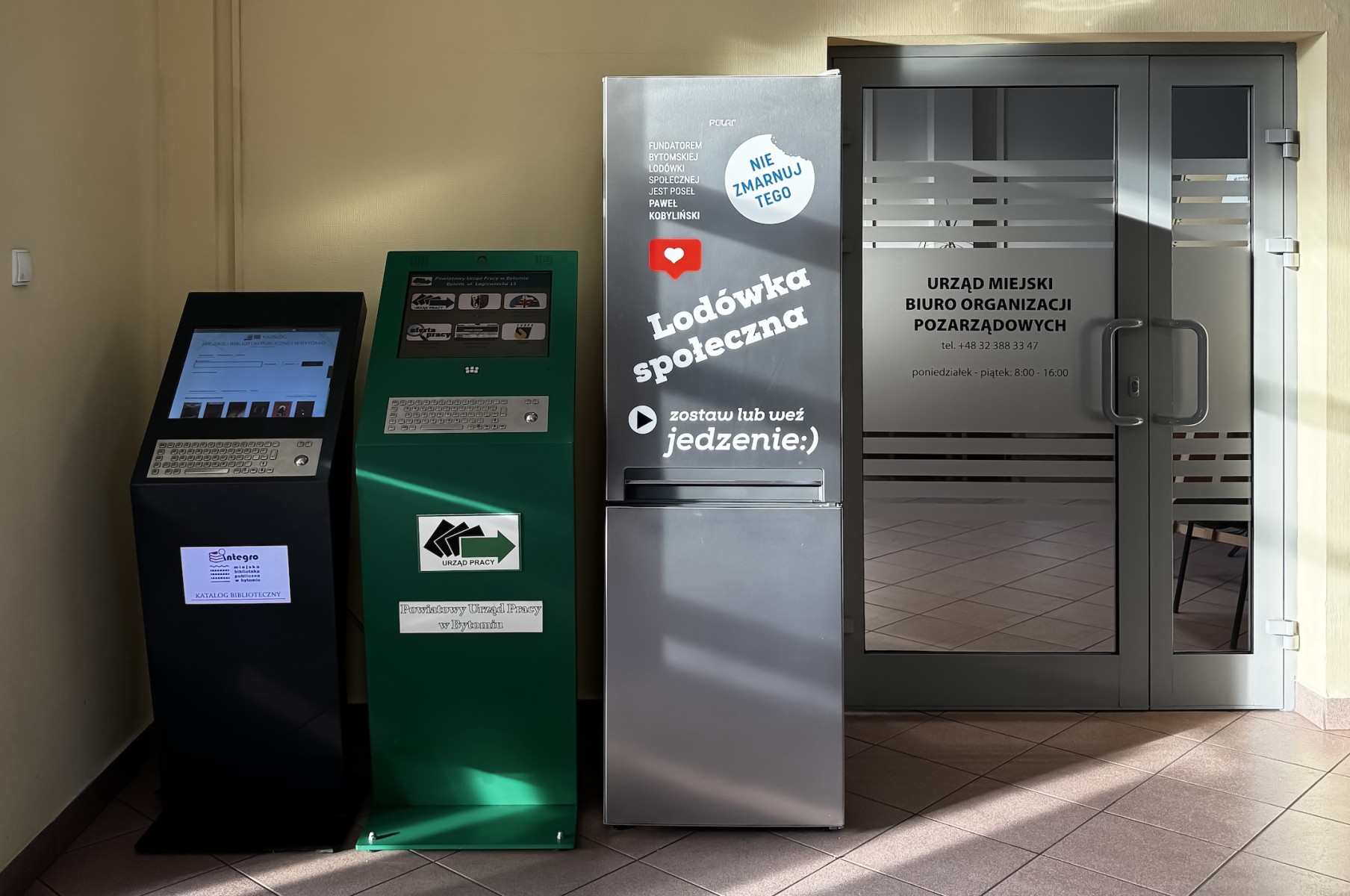 Lodówka społeczna w Miejskiej Bibliotece Publicznej Lodówka społeczna w Miejskiej Bibliotece Publicznej
