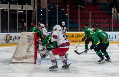 Kibice hokeja zobaczyli aż 11 bramek. Po zacięty