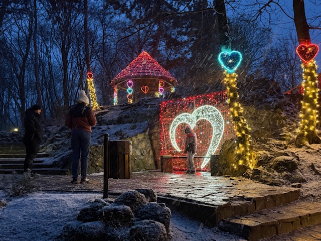 Na Walentynkowe iluminacje na Górze Miłości czekali nie tylko zakochani Walentynkowe iluminacje na Górze Miłości