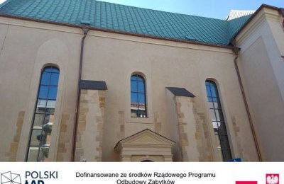 Witraże odnowione, prace na wieży trwają