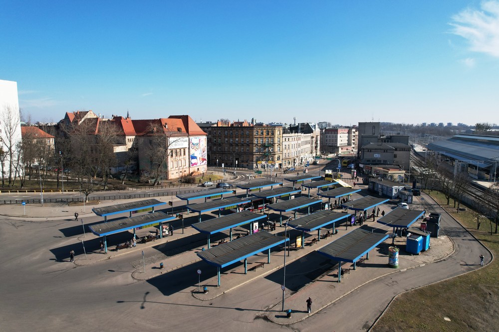 Uwaga pasażerowie. Zmiana w obsłudze stanowisk na dworcu autobusowym