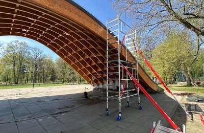 Rozpoczęła się konserwacja drewnianych krokwi i