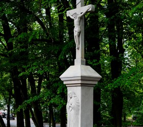 Odrestaurowana zabytkowa kapliczka w Rozbarku wró