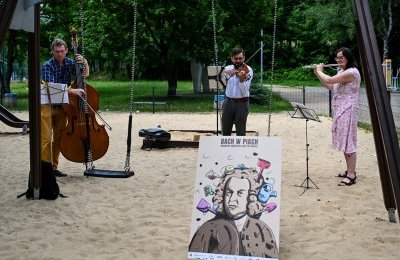 Bach zabrzmiał na placu zabaw