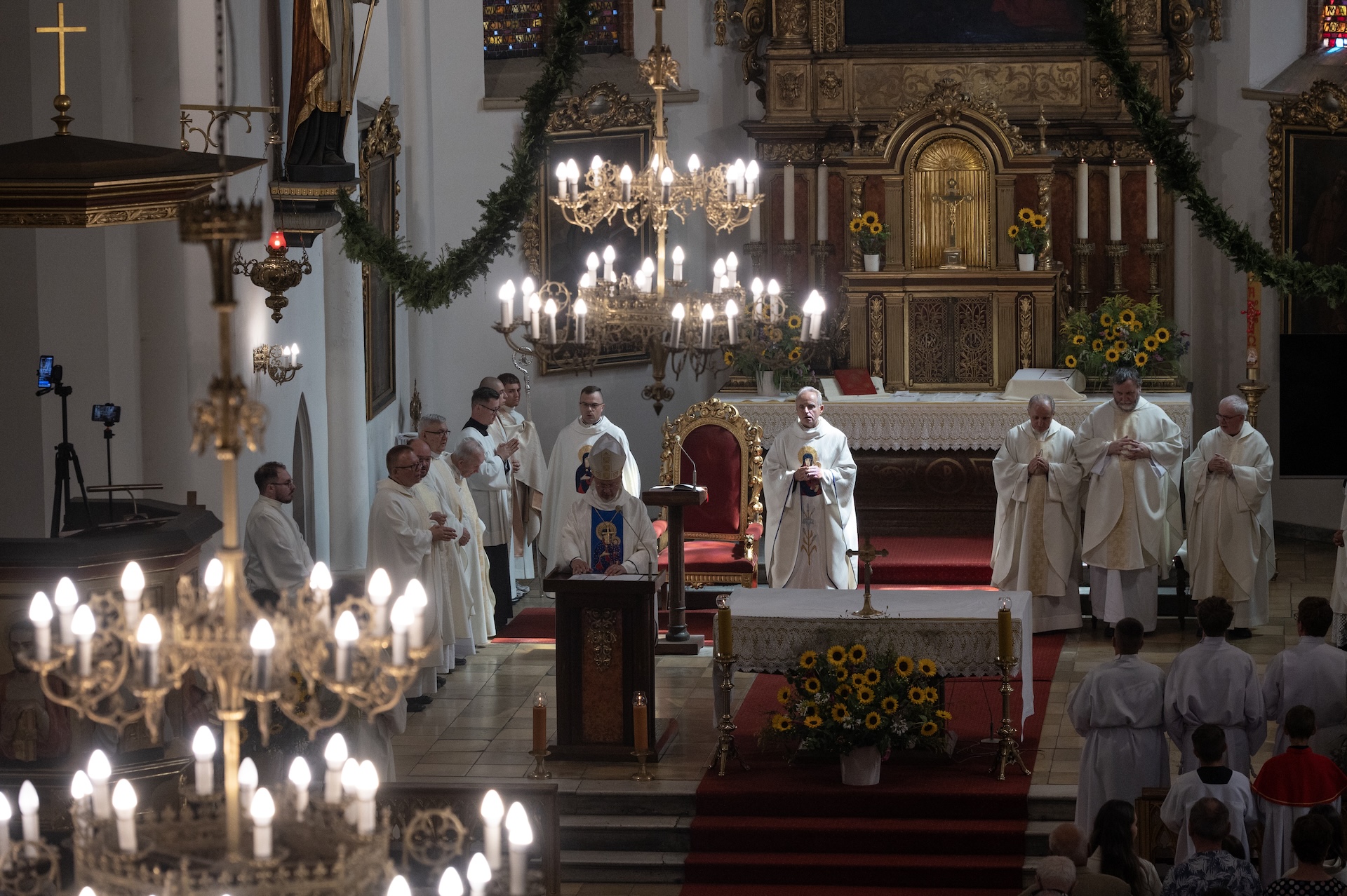 Bytomski kościół jest szóstym sanktuarium w diecezji gliwickiej Uroczysta Eucharystia w kościele pw. Wniebowzięcia Najświętszej Maryi Panny