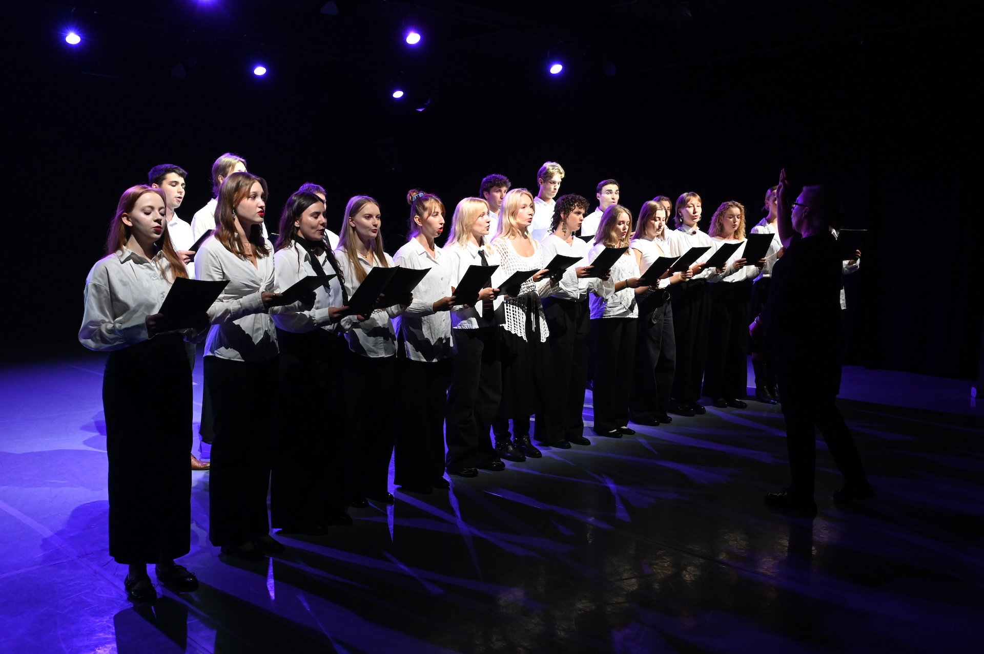 Chór wykonujący „Gaudeamus Igitur”