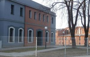 2.Budynek administ-widok2.jpg