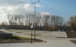 Parking pomiędzy cechownią a bud administacyjnym.jpg