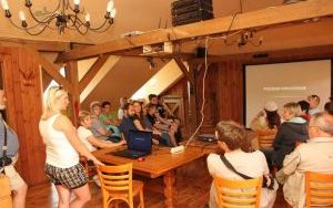 IMG_0013 prelekcja członkini Tarn. Klubu Taternictwa Jaskiniowego.jpg