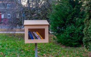 W mieście zamontowano sześć karmników literackich. (3)