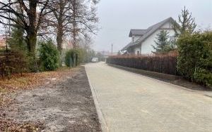 Inwestycje drogowe w Stolarzowicach. Zakończono przebudowę ul. Kofty (9)