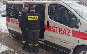 Miasto i strażacy pomagają seniorom w transporcie do punktów szczepień (2)