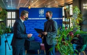 Stypendyści  podczas spotkania z prezydentemw Teatrze Rozbark (7)