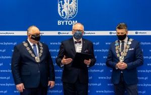 Wręczenie Medalu Miasta Bytomia Bytomskiej Izbie Przemysłowo - Handlowej (5)