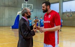 Mecz koszykówki (6)
