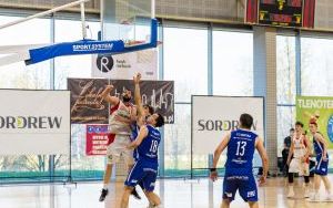 Bytomscy koszykarze nadal w grze (9)
