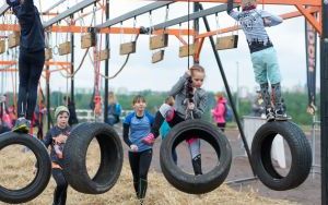 Miłośnicy biegów ekstremalnych sprawdzają swoje umiejętności w biegu Armagedon Active w Bytomiu - Łagiewnikach (3)