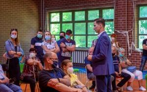 Mieszkańcy rozmawiali o koncepcjach budowy drogi na ulicy Wiejskiej (6)