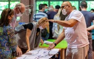 Mieszkańcy rozmawiali o koncepcjach budowy drogi na ulicy Wiejskiej (9)