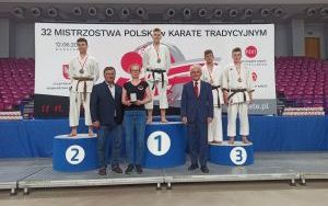  Dwanaście medali bytomskich karateków