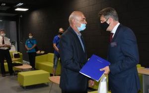 Prezydent podziękował wolontariuszom, którzy nieśli pomoc w czasie epidemii  (9)