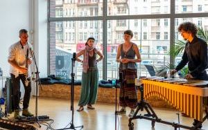 Lokal w Bytomiu świętuje - wernisaż wystawy i koncert (10)