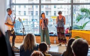 Lokal w Bytomiu świętuje - wernisaż wystawy i koncert (6)