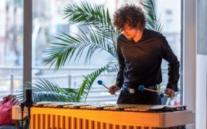 Lokal w Bytomiu świętuje - wernisaż wystawy i koncert (8)