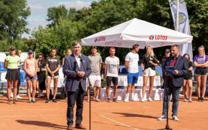 Tenisiści i tenisiści rozpoczęli walkę o tytuły mistrzowskie (6)