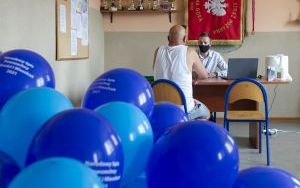 Mobilny punk szczepień i spisu powszechnego odwiedził Suchą Górę. (1)