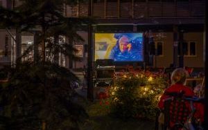 Plenerowe kino na pl. Karin Stanek (6)