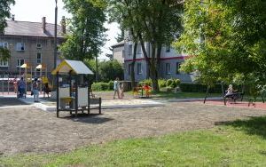 Plac zabaw przy ul. Gwarków Tarnogórskich 2 i 4  (1)