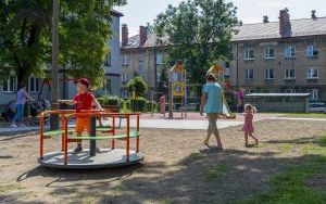Plac zabaw przy ul. Gwarków Tarnogórskich 2 i 4  (5)