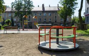 Plac zabaw przy ul. Gwarków Tarnogórskich 2 i 4  (6)
