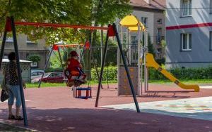 Plac zabaw przy ul. Gwarków Tarnogórskich 2 i 4  (8)