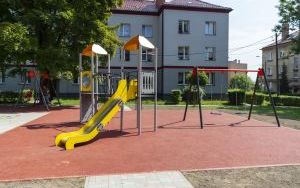 Plac zabaw przy ul. Gwarków Tarnogórskich 2 i 4  (11)