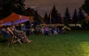 Zdjęcia z seansu kina plenerowego (2)