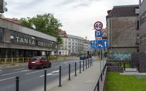 Tymczasowa organizacja ruchu przy ul. Miarki. Rozpoczęły się prace nad nowym oznakowaniem (1)
