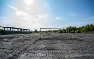 Rozpoczęły się prace związane z budową płyty boiska w Rozbarku (4)