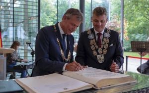20 lat partnerstwa z Recklinghausen - uroczystości jubileuszowe - wpisy do pamiątkowej księgi (3)