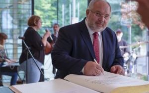 20 lat partnerstwa z Recklinghausen - uroczystości jubileuszowe - wpisy do pamiątkowej księgi (5)