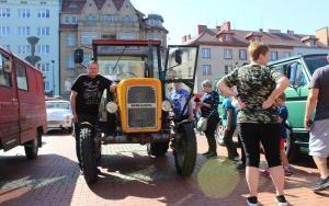 XVII Parada Pojazdów Zabytkowych w Bytomiu to gratka dla miłośników motoryzacji. W Bytomiu zobaczyliśmy polskie i zagraniczne samochody (1)