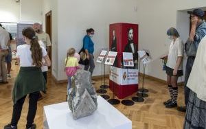 Miechowicki pałac odsłonił swoje piękno - warsztaty dla dzieci, zwiedzanie pałacu i historia pałacu Tiele-Wincklerów (8)