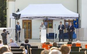 Miechowicki pałac odsłonił swoje piękno. Wręczenie Medalu Miasta Bytomia ks. Janowi Kurko (3)
