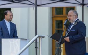 Miechowicki pałac odsłonił swoje piękno. Wręczenie Medalu Miasta Bytomia ks. Janowi Kurko (5)